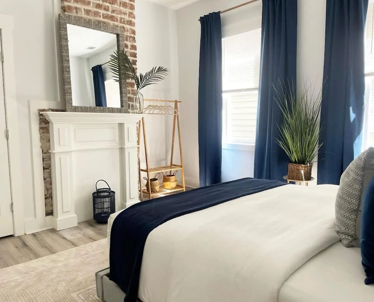 Elegant Duplex Steps To Forsyth! Villa Savannah