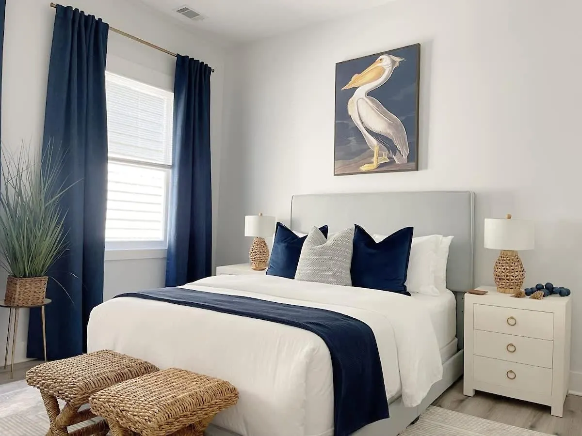Elegant Duplex Steps To Forsyth! Villa Savannah Holiday home