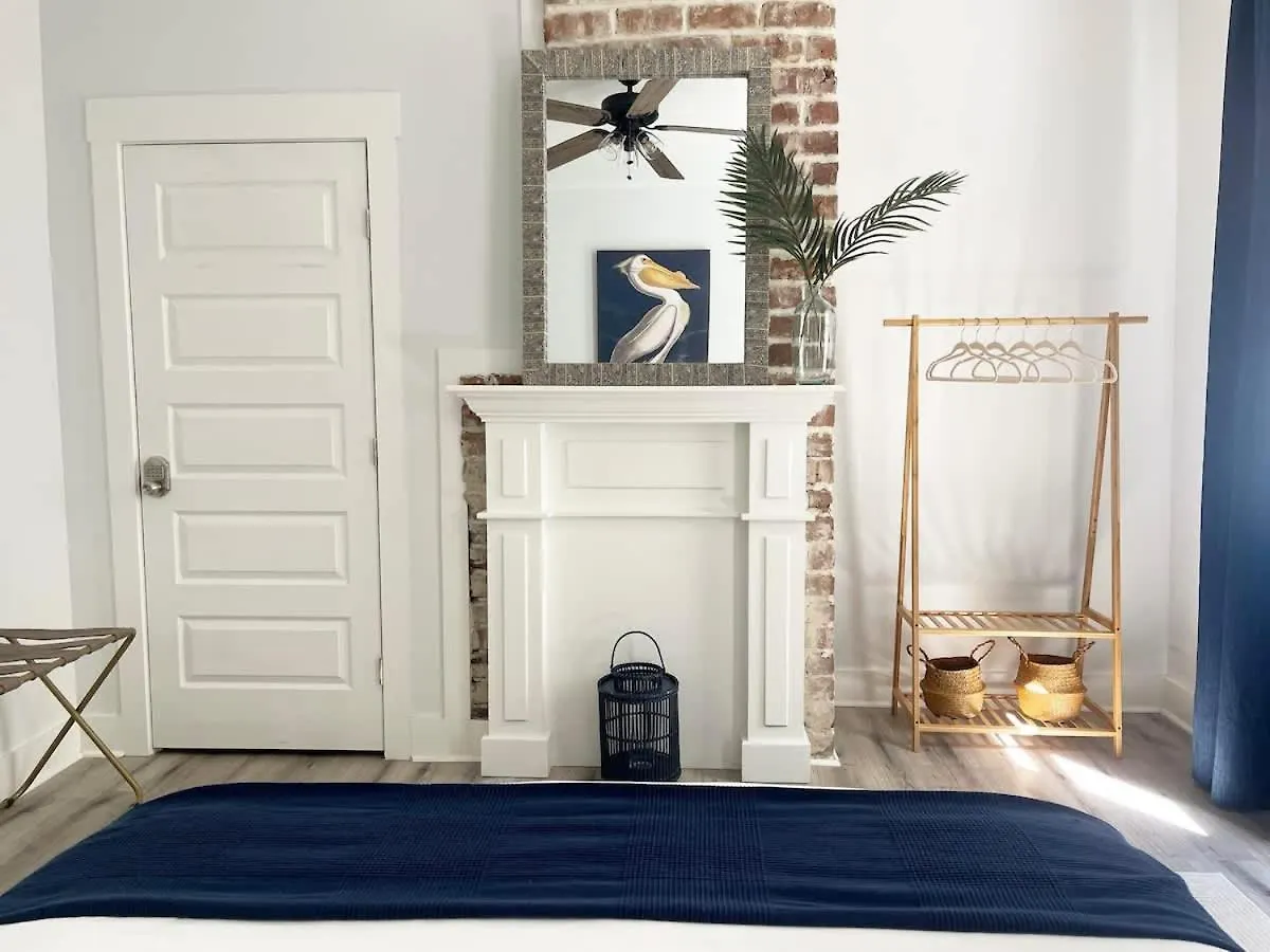 Elegant Duplex Steps To Forsyth! Villa Savannah Holiday home
