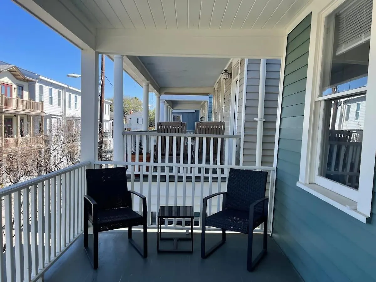 Elegant Duplex Steps To Forsyth! Villa Savannah