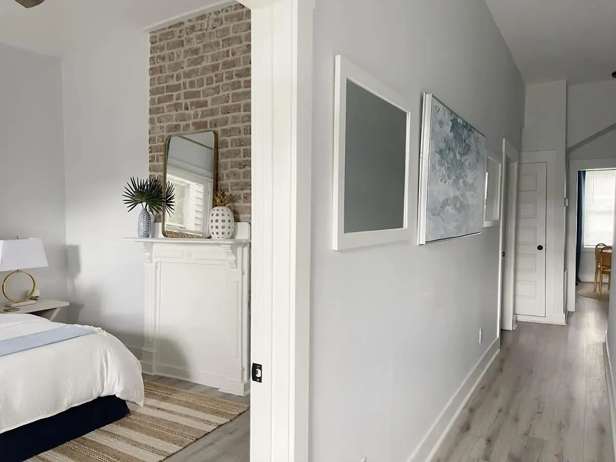 Elegant Duplex Steps To Forsyth! Villa Savannah Holiday home
